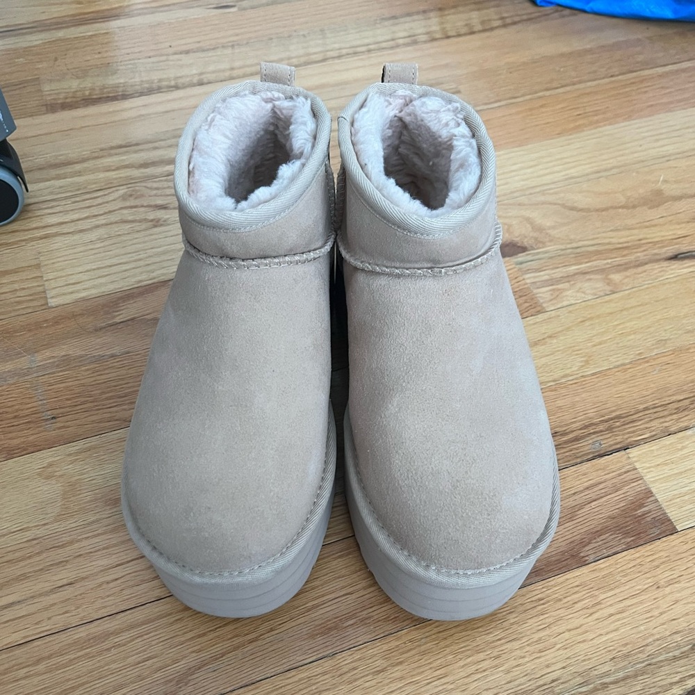 Brand New Ugg platform boots